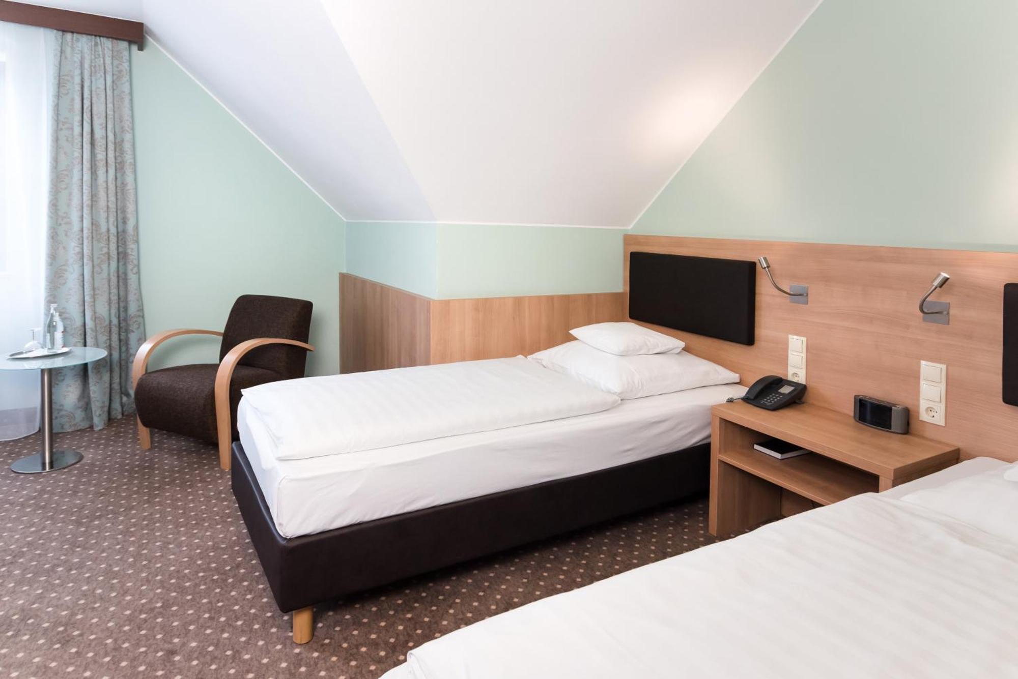 Hotel Gumberger Gmbh Garni ノイファーン・バイ・フライジンク エクステリア 写真